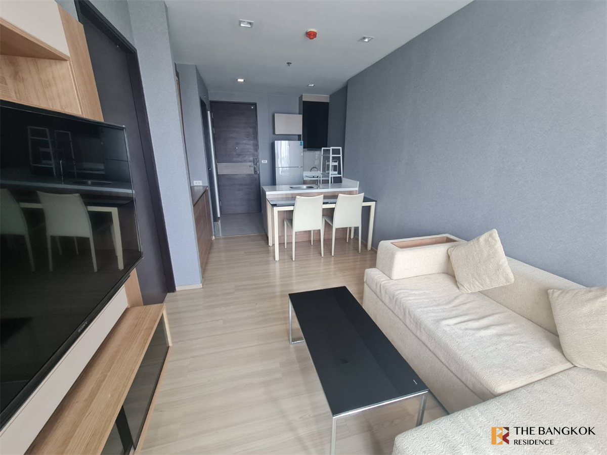 picture RHYTHM Sathorn near BTS Saphan Taksin Convenient Travel, Great Value per Square Meter - 4/10