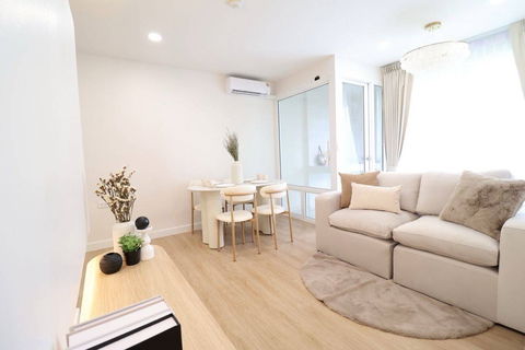 ขายคอนโด ไอ-เฮาส์ ลากูน่า การ์เด้น RCA 2 ห้องนอน + 2 ห้องน้ำ พื้นที่ 52 ตรม./ ห้องสวย รีโนเวทใหม่หมด / ใจกลาง RCA มีเสน่ห์ พร้อมอยู่ / ขาย 2.99 ล้าน