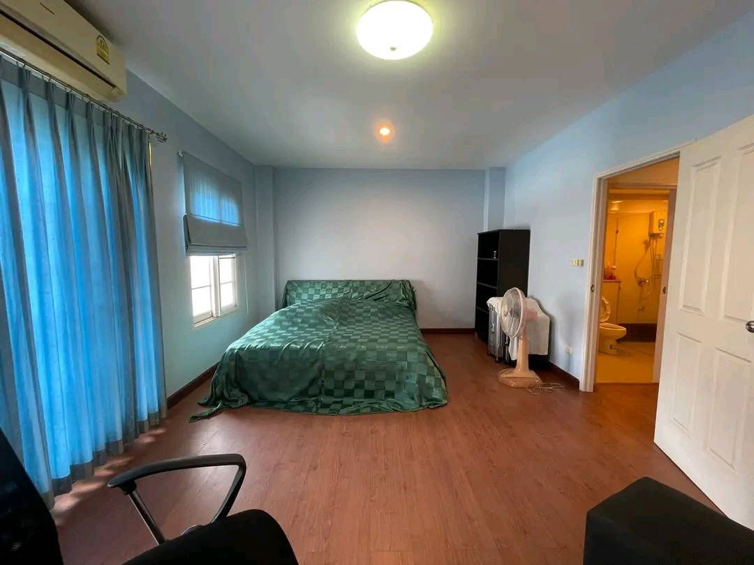 picture URBAN SATHORN 3 bedrooms 3 bathrooms 1 living room 1 kitchen 6-meter frontage, parking for 2 cars Contact: Pimprima (Bee) Call 0826698942 - 4/15