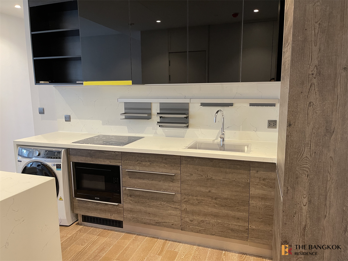 picture Muniq Langsuan  Luxury Condo in Central City Location - 4/10