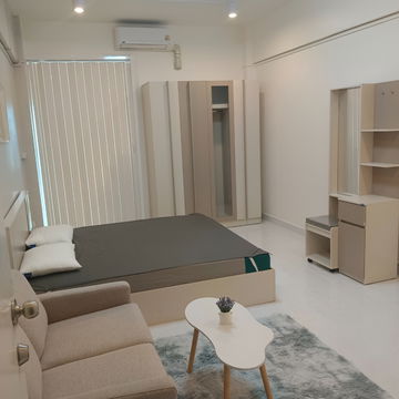 Rent pattanakarn life complex.                  