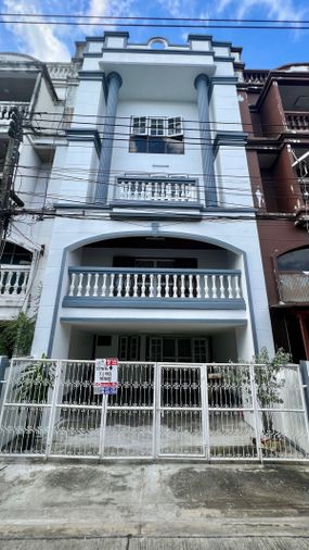 ขายโฮมออฟฟิศ 6 ห้องนอน 300 ตร.ม. 26 ตร.ว. เขตลาดพร้าว