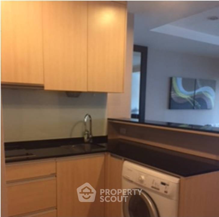 picture 2-BR Condo at Sathorn Gardens near MRT Si Lom (ID 677119) - 8/14