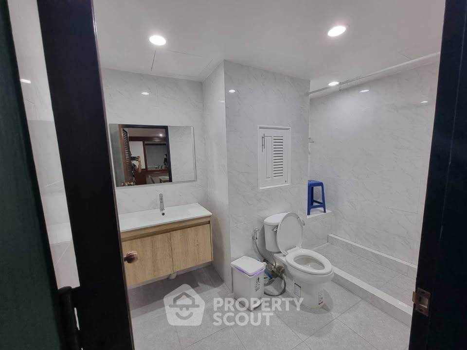 picture 1-BR Condo at Supalai Place Sukhumvit 39 near BTS Phrom Phong (ID 2317379) - 8/10
