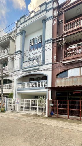 ขายโฮมออฟฟิศ 6 ห้องนอน 300 ตร.ม. 26 ตร.ว. เขตลาดพร้าว