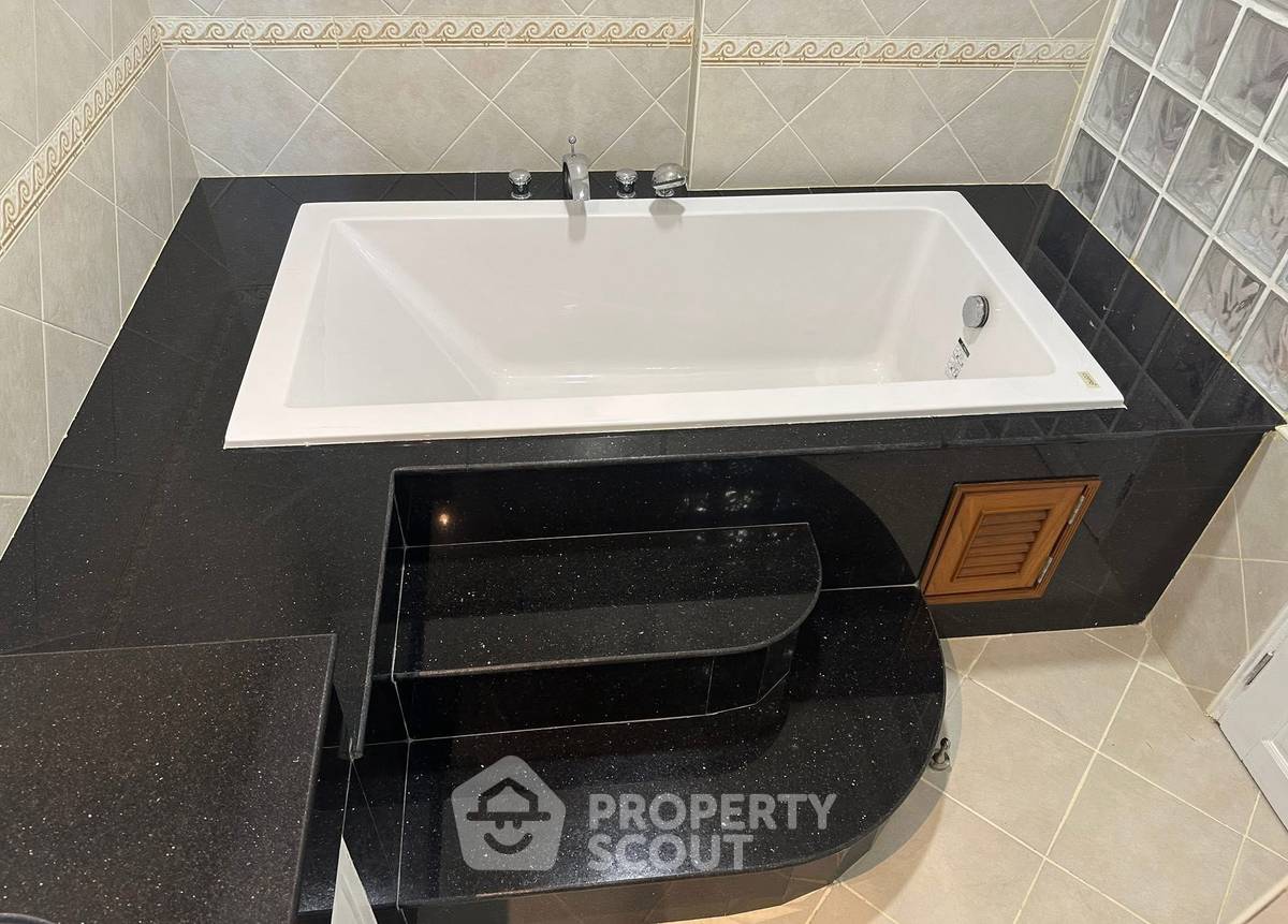 picture 2-BR Condo at View Talay 2 Condominium Jomtien close to Pattaya South (ID 2314554) - 16/16