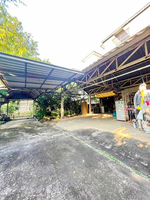 รูป สนามบินลำปาง 1.15กม. ที่ดินใหญ่มาก 126ตรว. อาคารพาณิชย์ 4 ชั้น 2คูหา ที่ดินหลังบ้าน 8นอน 506ตรม. บิ๊กซี ลำปาง 2.3 กม. แม็คโคร เซ็นทรัล - รูปที่ 3/8