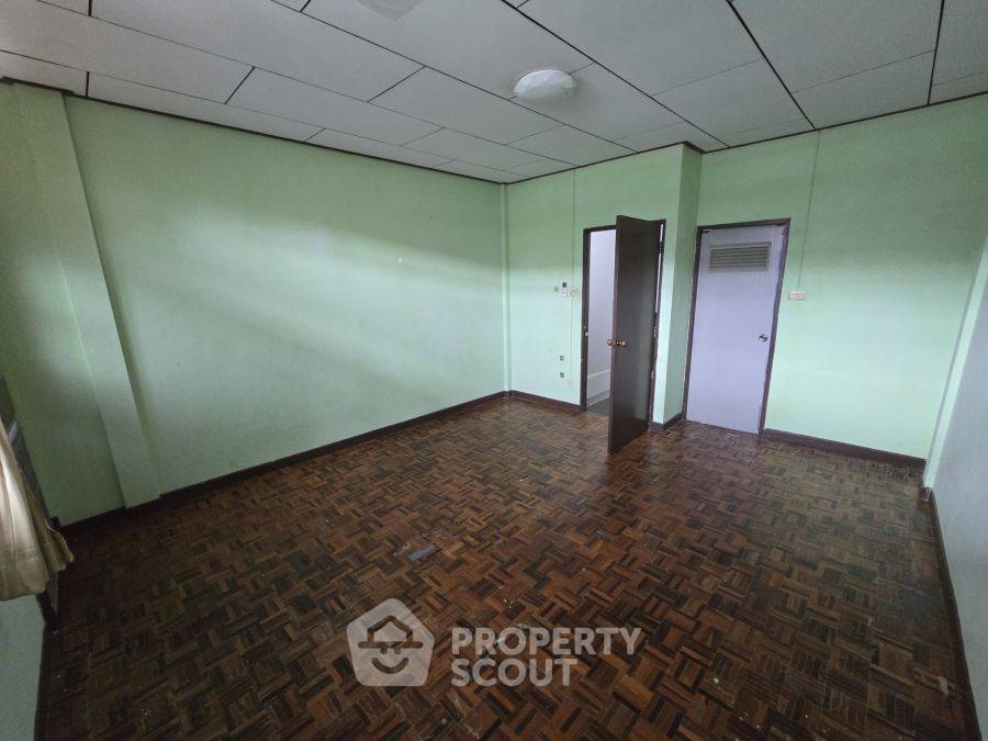 รูป ทาวน์เฮาท์ 2-ห้องนอน ที่ หมู่บ้านเสนา 88 ใน นวลจันทร์ (ID 2317580) - รูปที่ 6/10