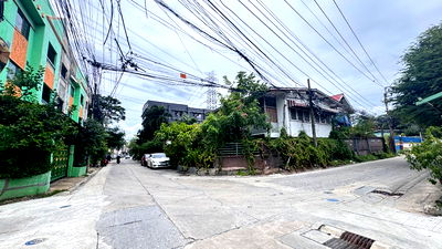 บ้านเดี่ยว เอสพลานาด งามวงศ์วาน-แคราย : ขายบ้านเดี่ยว+ที่ดิน 144 ตารางวา ประชาชื่น 37 (200 เมตร จากปากซอย) ถนนเมน หัวมุม