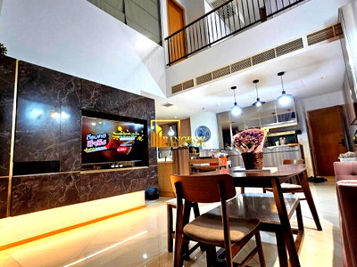 Condos for rent : Empire Place | Stylish 2 Bedroom Duplex Condo in Sathorn - BR2409CD