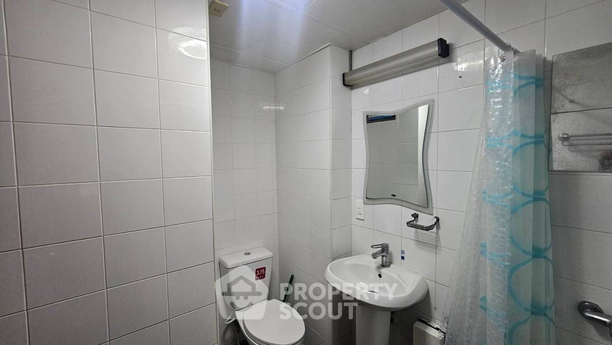 รูป คอนโด 1-ห้องนอน ที่ เฟิร์สทาวเวอร์ คอนโดมิเนียม ใกล้ BTS เพลินจิต (ID 2318168) - รูปที่ 2/5