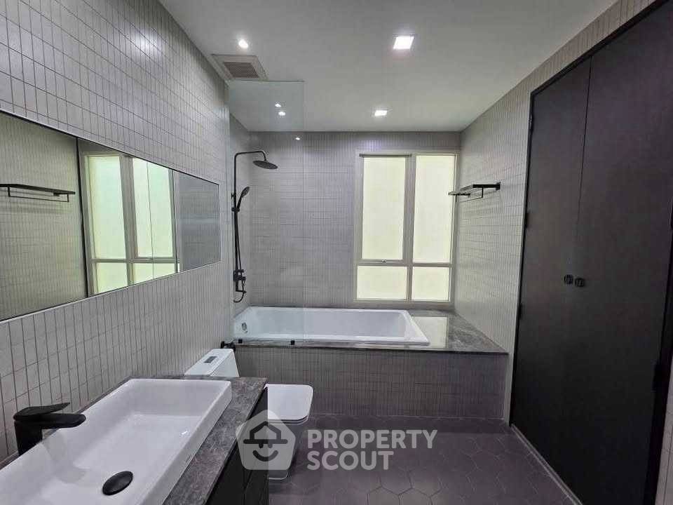 picture 2-BR Condo at The Address Chidlom near BTS Chit Lom (ID 2318444) - 8/8