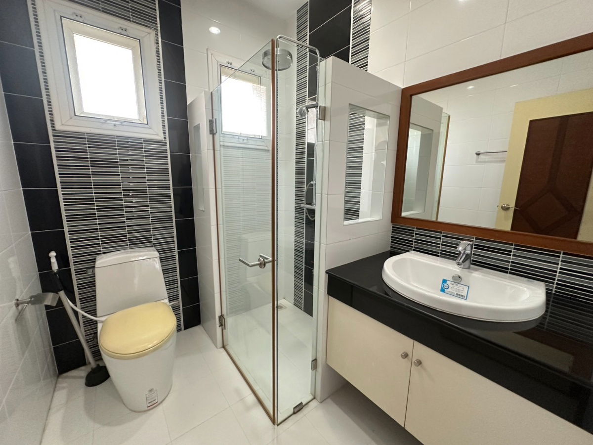 picture 🔥 Casa Acadia – Large detached house in the heart of Chonburi 🔥 📍 Prime location next to Central Chonburi, only 200 meters away. - 22/26