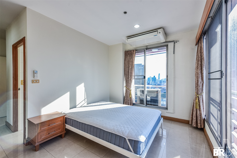 Pathumwan Resort near Airport Rail Link Phaya Thai Station Big discount, full deal