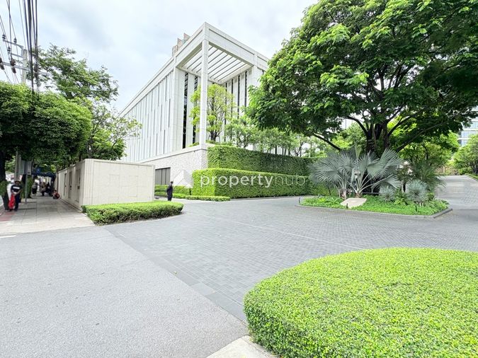 Four Seasons Private Residences