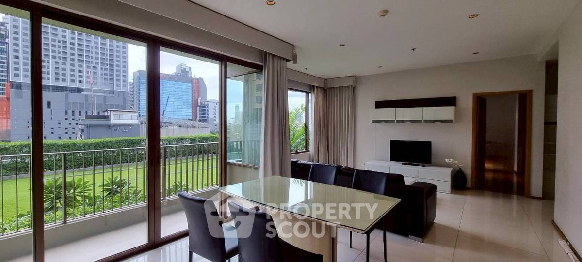 picture 2-BR Condo at The Emporio Place near BTS Phrom Phong (ID 2318059) - 3/17