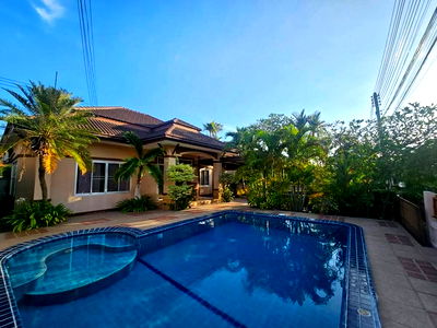 Houses for sale Chonburi : Pool Villa In Pattaya near Nongprue Market Selling below 5million thb