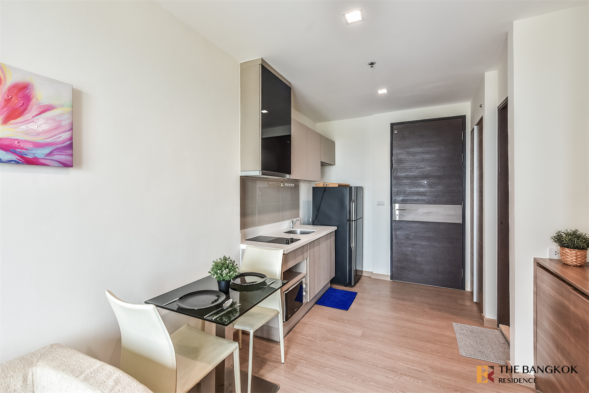 picture RHYTHM Sathorn near BTS Saphan Taksin Ready-to-move-in, Prime Location Condo - 8/10