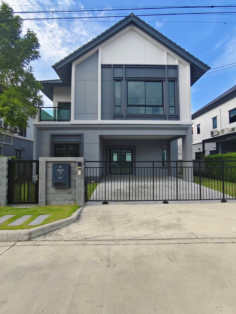 Houses for sale : ✨ Britania Wongwaen – Thepharak Project ✨ 📣 Single house with 4 bedrooms and 4 bathrooms, special price!