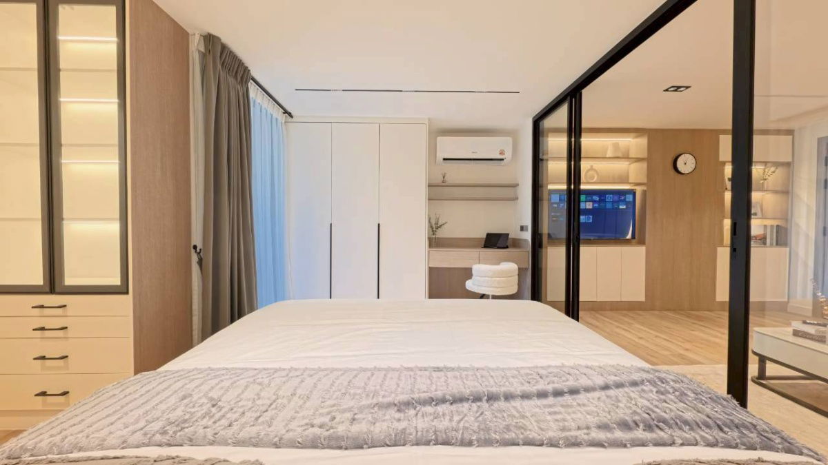 picture For Sale: Srithana 2 Condominium, 3rd Floor Elegant unit decorated in a Modern Homey style with a beautiful mountain view SW002987 - 4/26