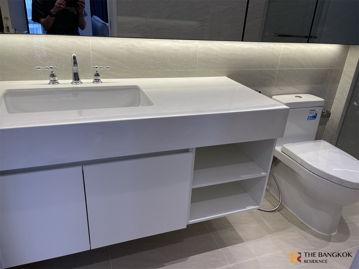 picture Muniq Langsuan  Luxury Condo in Central City Location - 8/10