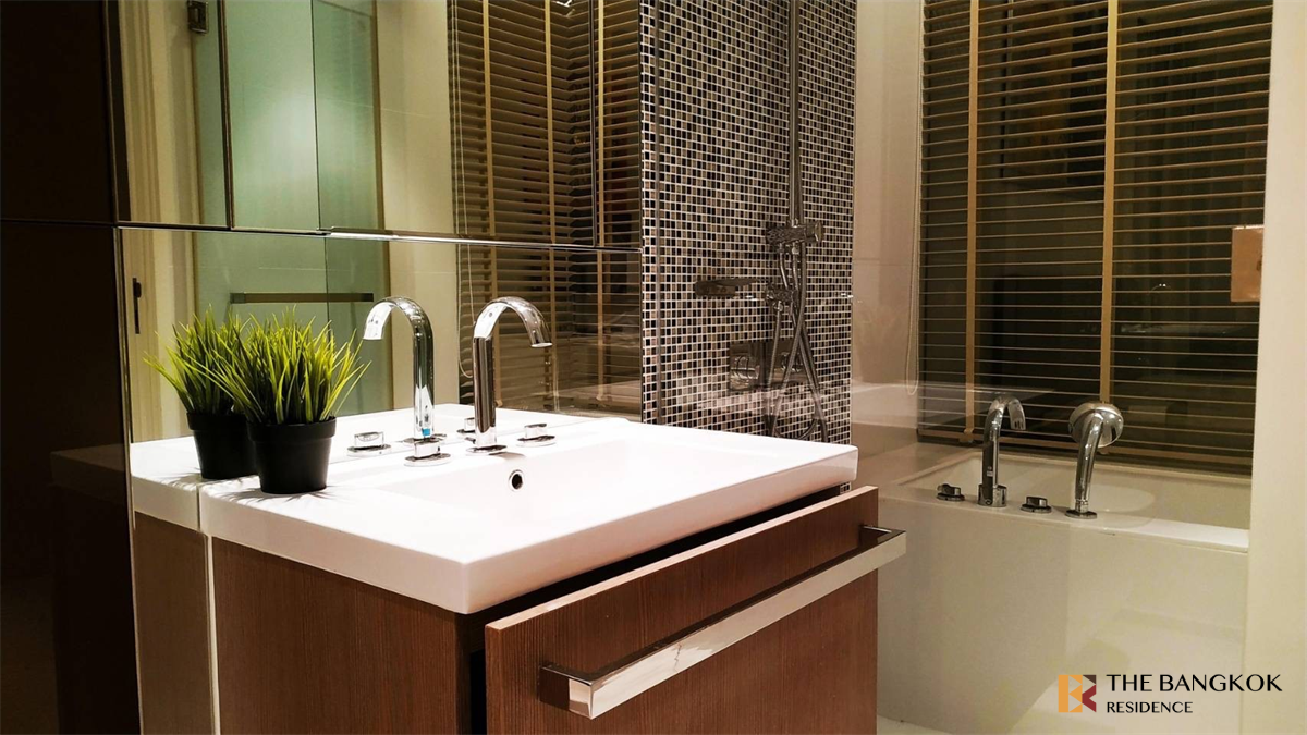 picture 185 Rajadamri near BTS Ratchadamri Luxury Unit, Ready for You Without the Wait - 1/10