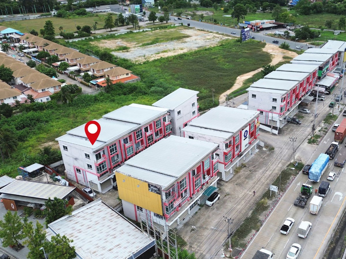 รูป ขายถูกมาก อาคารพานิชย์ 3 ชั้นครึ่ง 34.5 ตรว. ติดถนนมอเตอร์เวย์ ใกล้แยกหนองยายบู่ อ.ศรีราชา ชลบุรี - รูปที่ 1/9