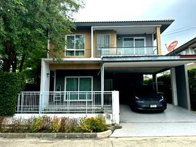Houses for sale Bangkok : House for sale, Land and Houses, Chaiyapruek Ramintra - Phraya Suren Village, corner house, near the village club, shady, peaceful, very livable.