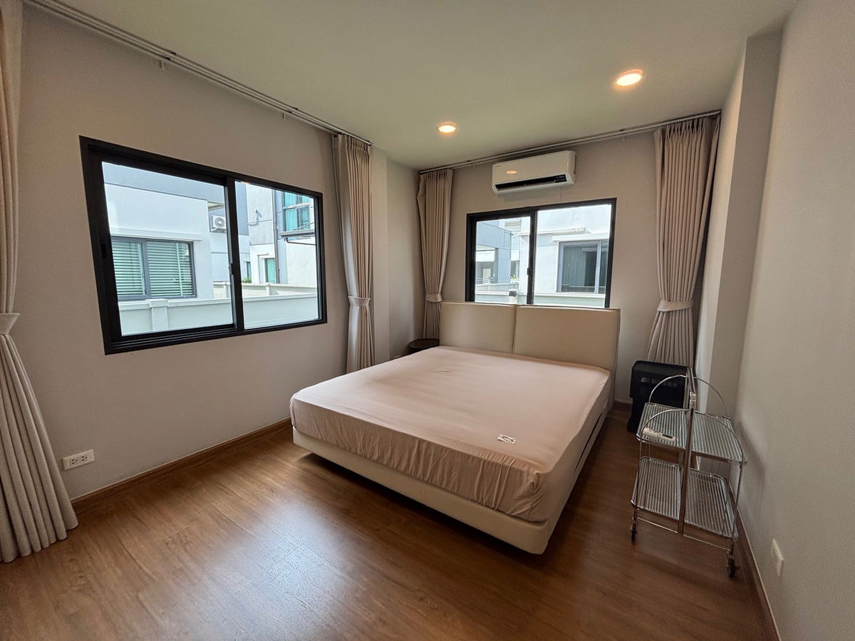 รูป ให้เช่าบ้านหรู 4 ห้องนอน เซนโทร บางนา เฟอร์ครบ ใกล้เมกาบางนา - รูปที่ 10/28