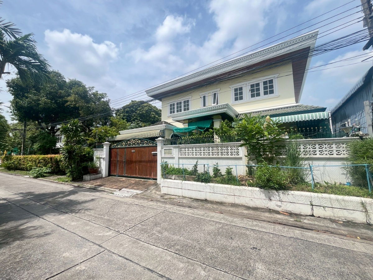 picture LTH13255 – House/Land for Sale | Pridi Banomyong 26 | 62 sq.w. | Approx. 247 sqm | 3 Beds 2 Baths | 21.7 MB | Near BTS Phra Khanong  - 1/3