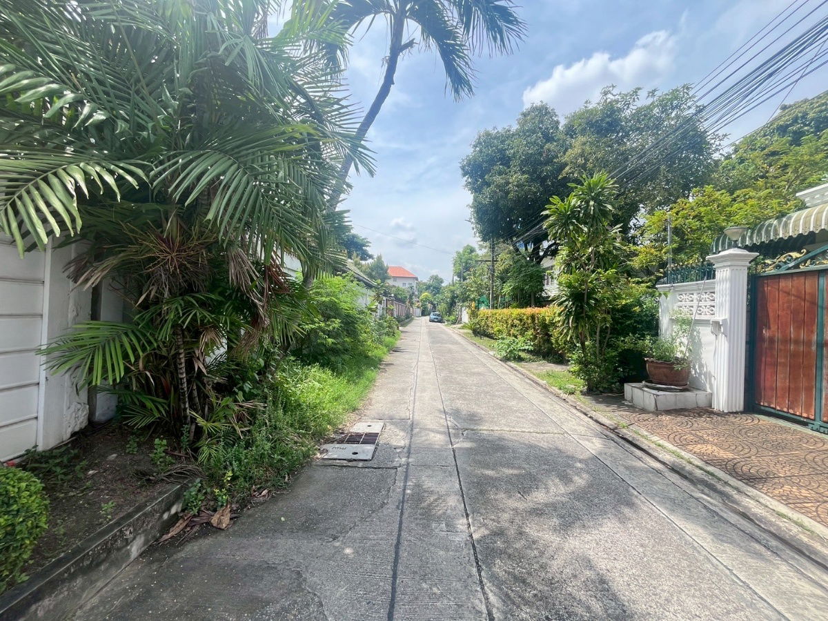 picture LTH13255 – House/Land for Sale | Pridi Banomyong 26 | 62 sq.w. | Approx. 247 sqm | 3 Beds 2 Baths | 21.7 MB | Near BTS Phra Khanong  - 2/3
