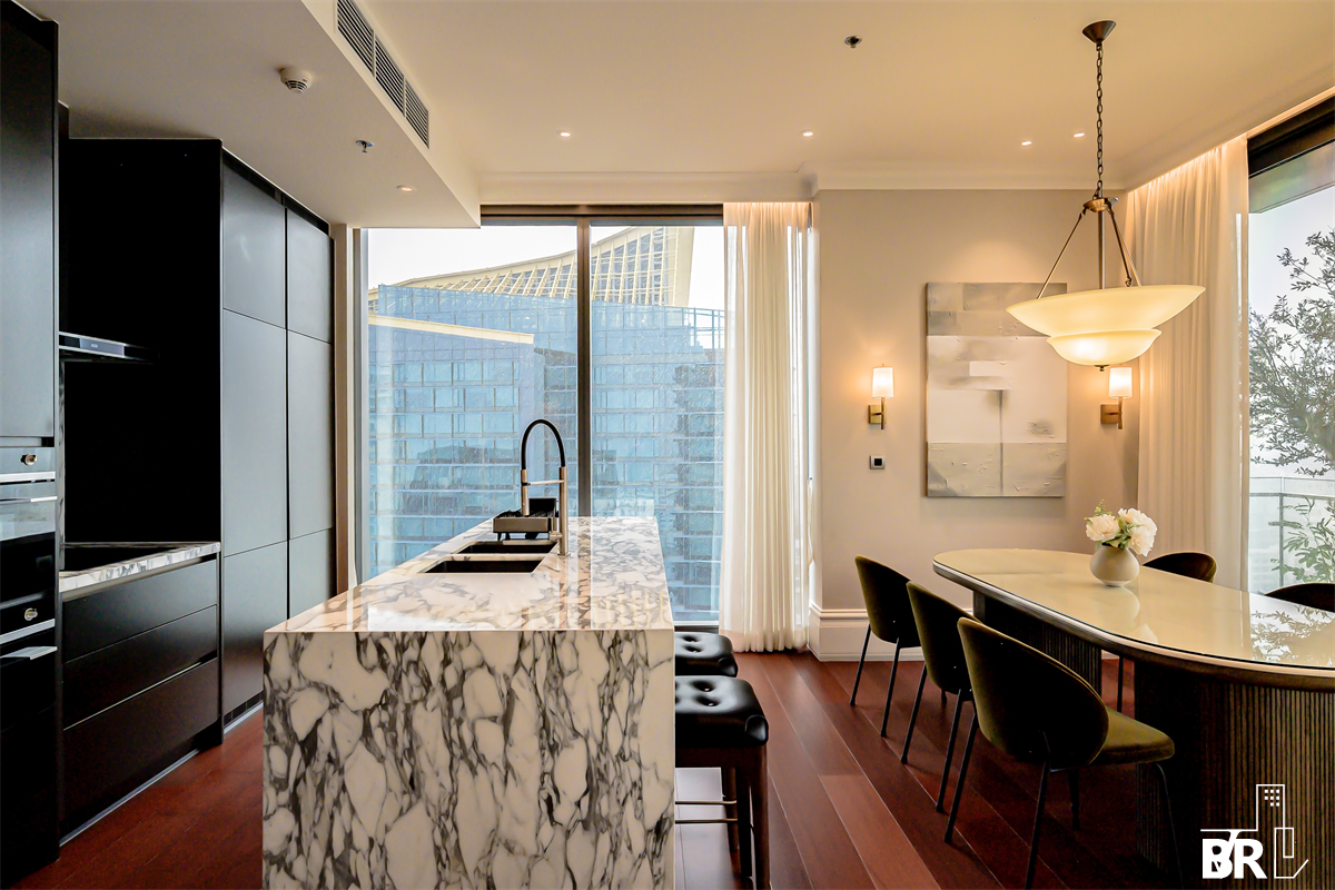 picture Premium Luxury Condo in Prime Location Khun by Yoo - 1/10