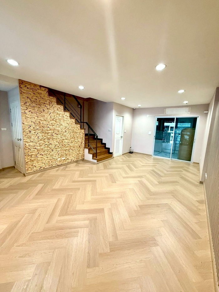 รูป ขายด่วน ราคาถูก ทำเลทองใกล้สนามบินสุวรรณภูมิ ทาวน์เฮ้าส์ 3 ชั้น หมู่บ้านแกรนดิตี้ สุวรรณภูมิ ขนาด 18.7 ตร.ว. พื้นที่ใช้สอย 150 ตร.ม. - รูปที่ 3/19