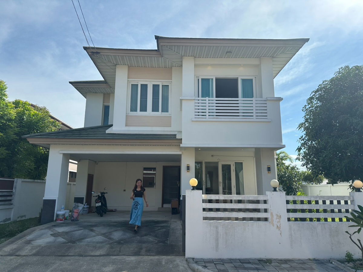 picture 🔥 Casa Acadia – Large detached house in the heart of Chonburi 🔥 📍 Prime location next to Central Chonburi, only 200 meters away. - 13/26