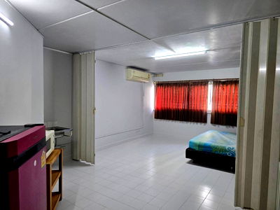 คอนโด เมืองทองธานี : "Popular Condo 🌟 ราคาดี ทำเลปัง ใกล้รถไฟฟ้า 🚆 ราคา 550,000 บาท ตึก C4 