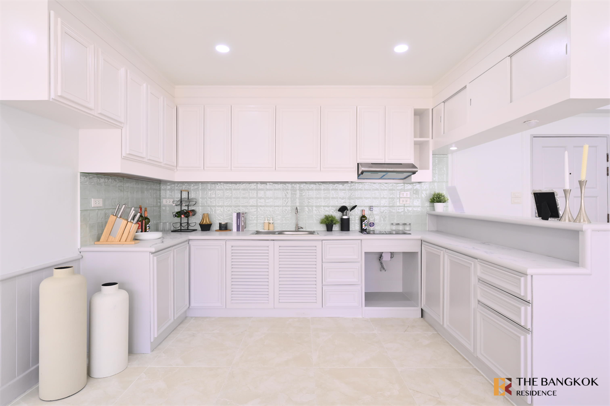 picture Saranjai Mansion near BTS Nana Easy Travel, Fully Utilized Space - 7/10