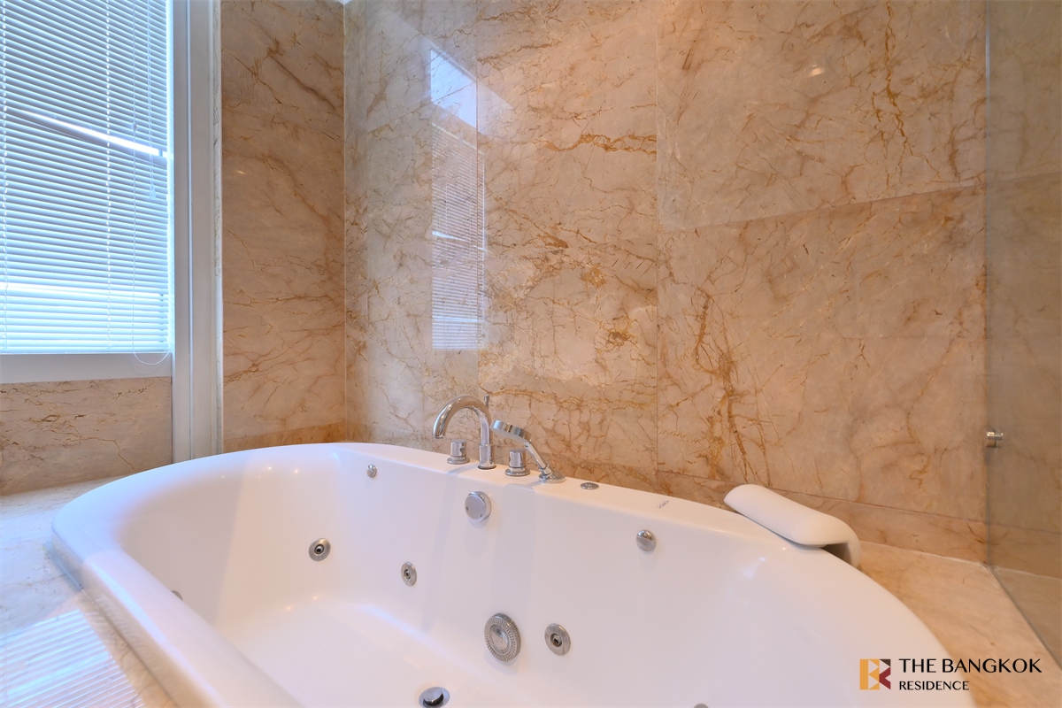 picture Athenee Residence Luxury Condo in Central City Location near BTS Phloen Chit - 3/10