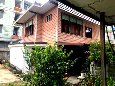 Houses for sale Sukhumvit Road : LTH13256 – House/Land for Sale | Sukhumvit 48 | 169 sq.w. | 676 sqm | 6 Beds 6 Baths | 85 MB | Near BTS Phra Khanong 