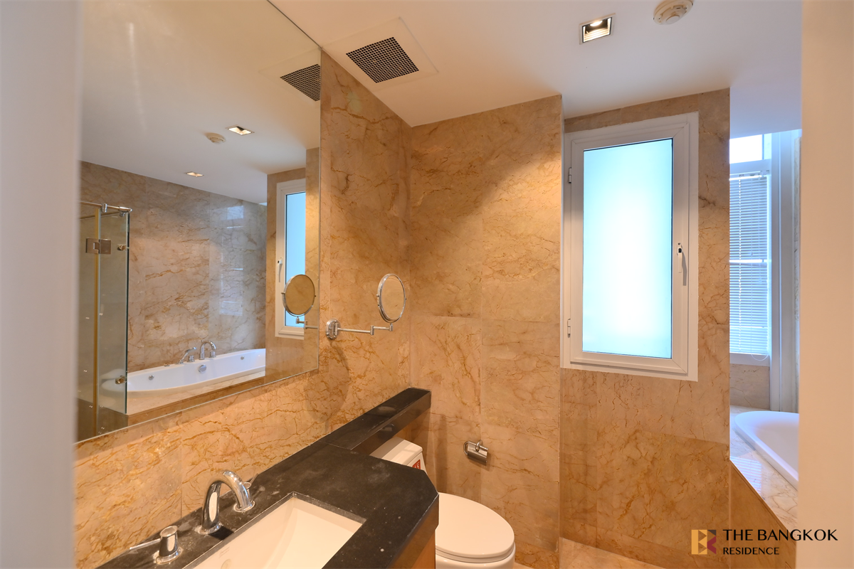 picture Athenee Residence Luxury Condo in Central City Location near BTS Phloen Chit - 10/10