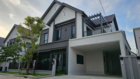 🍃OwPupae230925🍃 ✨ Ready to move in   ขาย  บ้านหรู พร้อมอยู่ หมู่บ้าน Centro บางนา  เฟส 2 ✨
