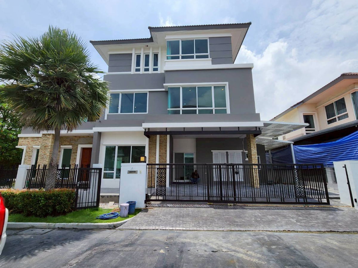 รูป ขายบ้านเดี่ยวหรู  3ชั้น แกรนด์บางกอก ติด รร.นานาชาติ เวลลิงตัน 103ตรวา. แปลงริม 5นอน6น้ำ 3จอด ขายเพียง 28.5mb  - รูปที่ 2/20