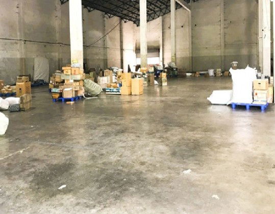 รูป ให้เช่าโกดัง พร้อมสำนักงาน / ทำเล พระราม 9 ซอย 13 / พื้นที่ใช้สอย 1268 ตารางเมตร / จอดรถจำนวนมากหน้าโกดัง / รถหกล้อ , สิบล้อ เข้าออกได้ - รูปที่ 4/7