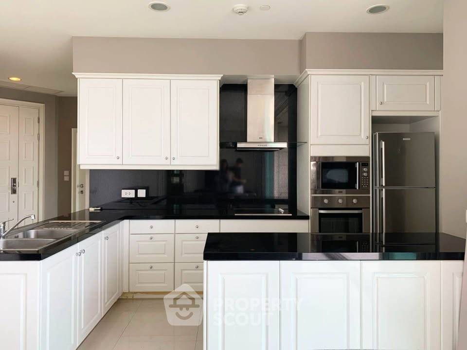 picture 2-BR Condo at Royce Private Residences near MRT Sukhumvit (ID 2320142) - 5/8