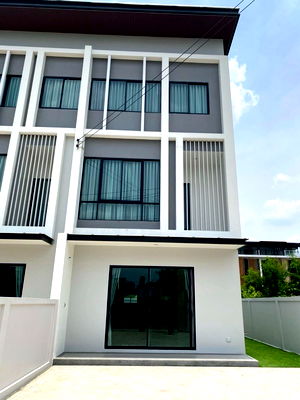 ขายโฮมออฟฟิศ : ขายทาว์นโฮม3ชั้นทำเลสตรีวิทยา2ใจกลางลาดพร้าวพร้อมอยู่