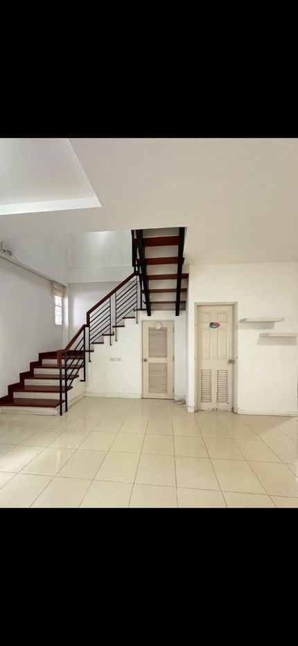 รูป ขาย ซื้อ ทาวน์เฮ้าส์ หมู่บ้านภัทรา กรุงเทพกรีฑา 2 ชั้น 22.2 ตร.ว. ทำเลดี ติดถนนใหญ่ ใกล้รถไฟฟ้า สนใจ Line ID: @951qfbfi - รูปที่ 7/14