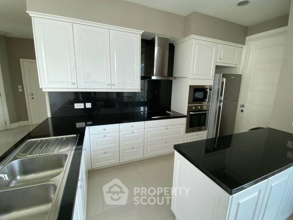 picture 2-BR Condo at Royce Private Residences near MRT Sukhumvit (ID 2320142) - 4/8