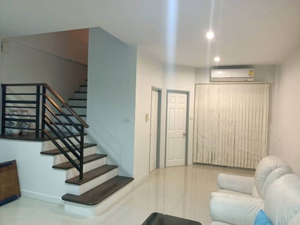รูปภาพ ให้เช่าทาวน์โฮม 3 ชั้น ออทัม เรสซิเด้นซ์ (Autumn Residence) โครงการติดถนนใหญ่เพชรเกษม เหมาะสำหรับอยู่อาศัย และใช้เป็นโฮมออฟฟิศ