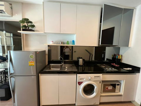 For rent: Sky Walk Residence near BTS Phra Khanong, Studio 18,000/month Line ID: 2424yusuke
