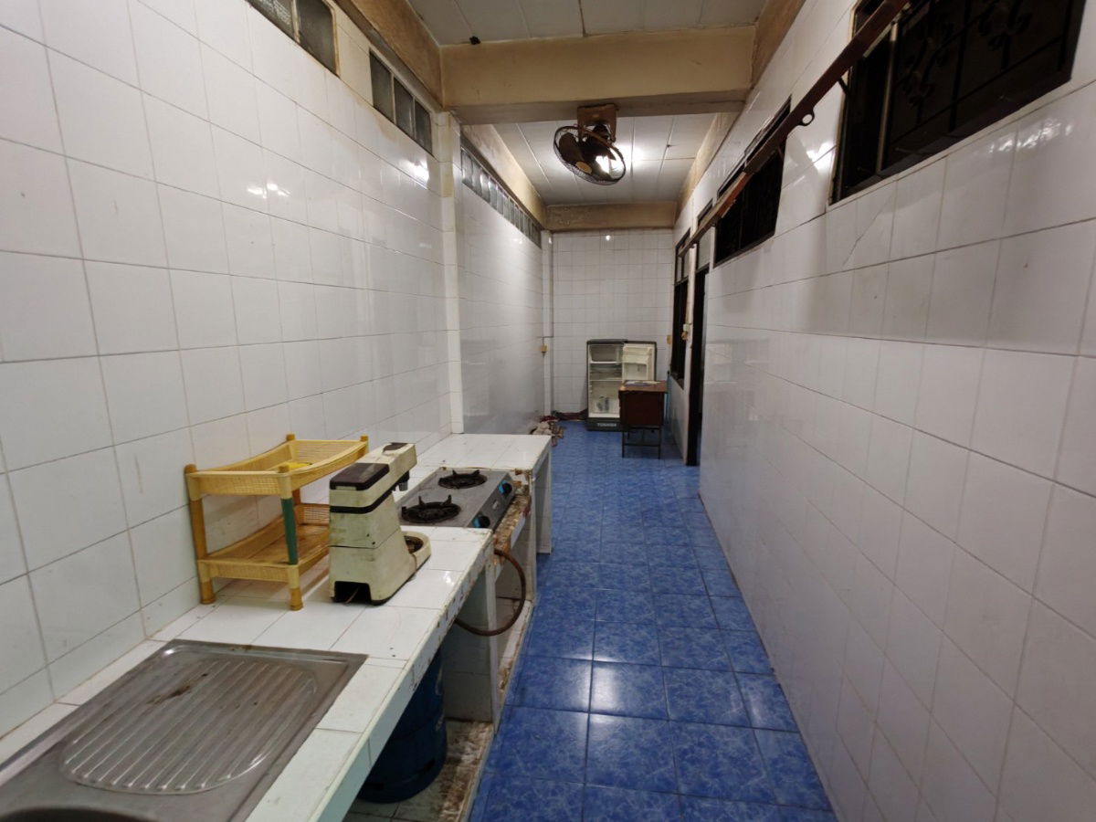 picture 2-story townhouse for sale in Soi Inthamara 41, 30 sq wah near MRT Sutthisan and MRT Ratchadaphisek. - 15/17