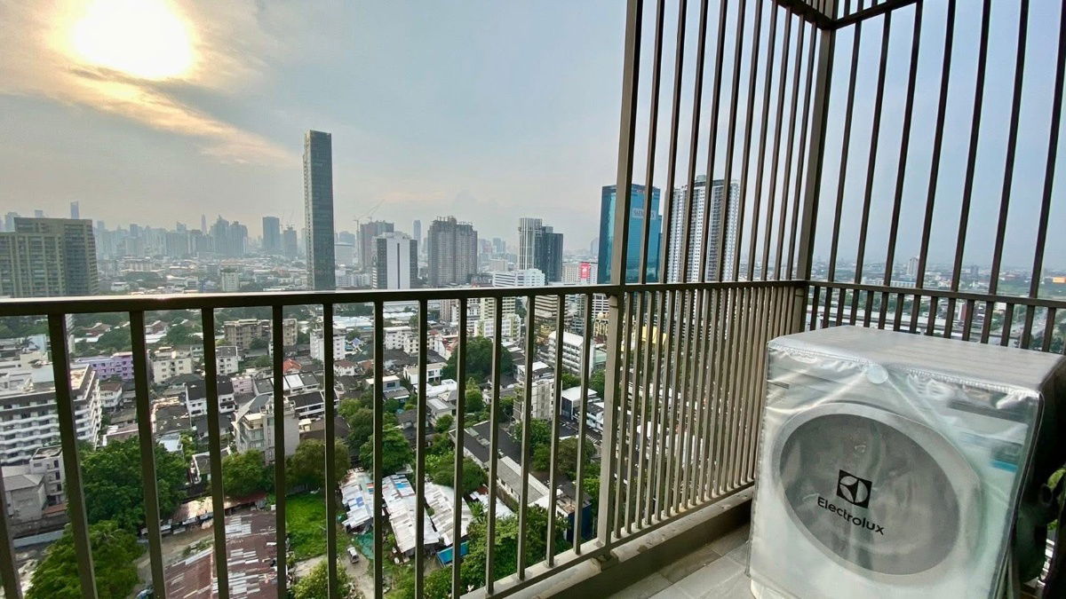 picture ✨ Ready-to-Move-In Condo at “C Ekkamai” ✨ - 9/16
